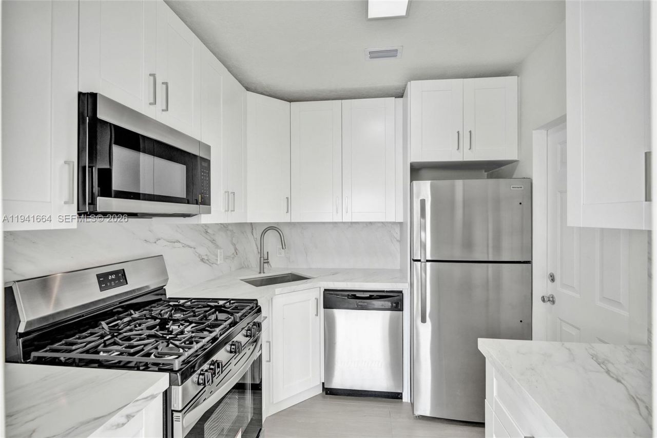 350 S Shore Dr, Unit 5, Miami Beach, FL 33141 Photo