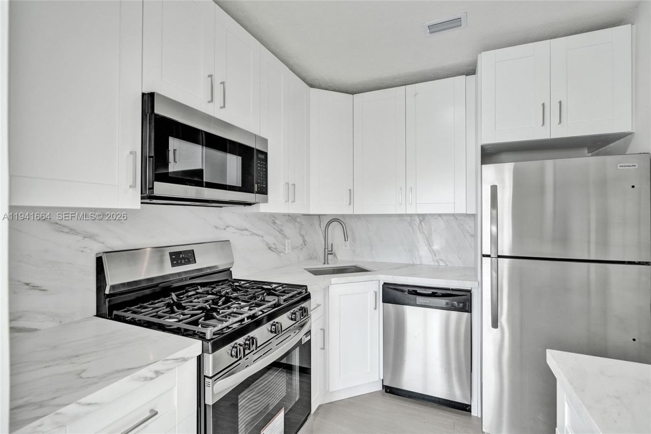 350 S Shore Dr, Unit 5, Miami Beach, FL 33141 Photo