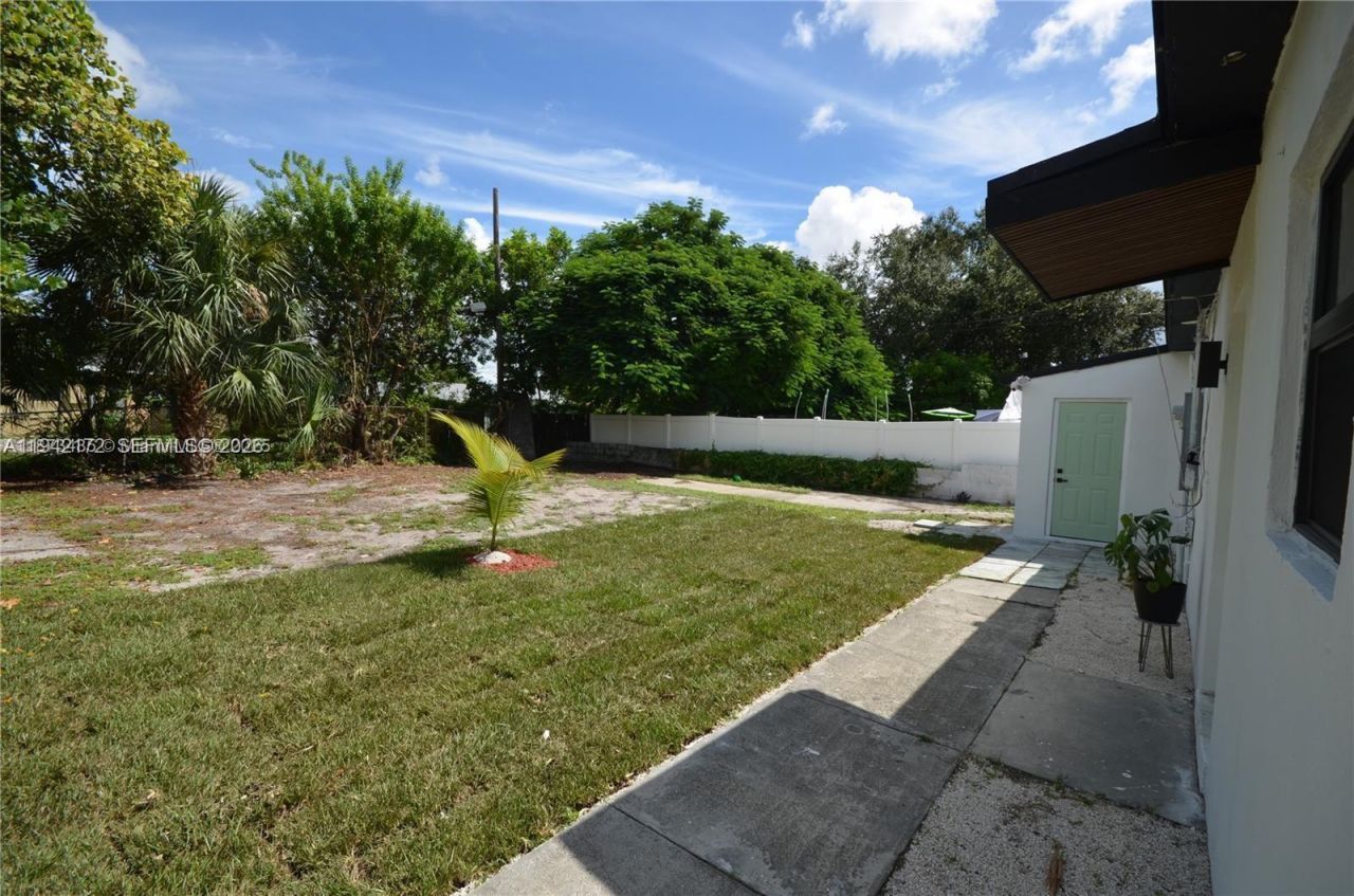 1613 NW 12th St, Fort Lauderdale, FL 33311 Photo