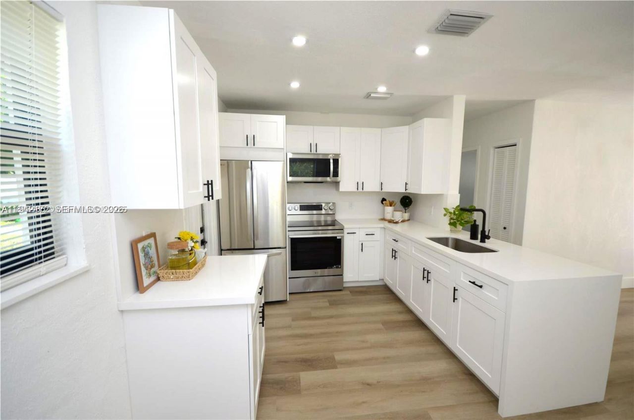 1613 NW 12th St, Fort Lauderdale, FL 33311 Photo