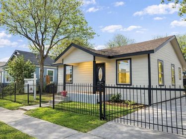 1220 E Bessie Street, Fort Worth, TX 76104