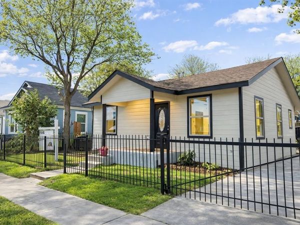 1220 E Bessie Street, Fort Worth, TX 76104