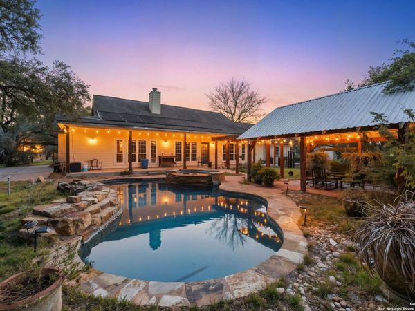 805 Paddy, Floresville, TX 78114