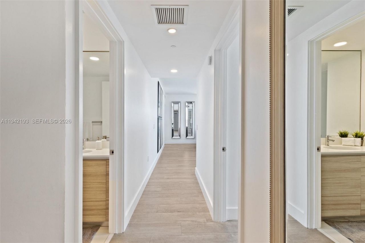 121 NE 34th St, Unit 1008, Miami, FL 33137 Photo