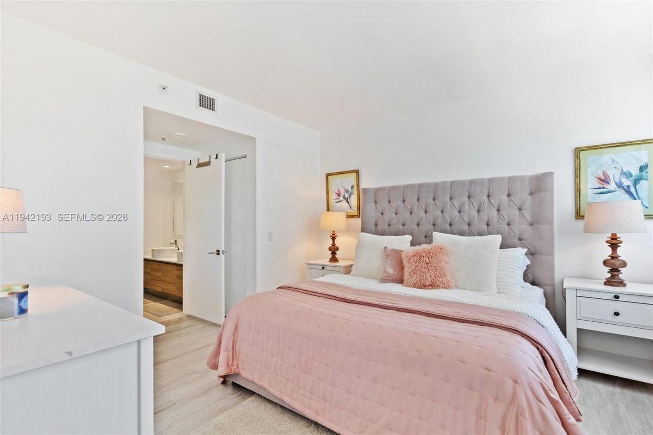 121 NE 34th St, Unit 1008, Miami, FL 33137 Photo
