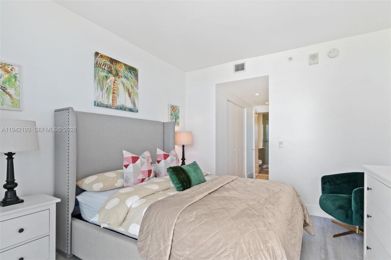 121 NE 34th St, Unit 1008, Miami, FL 33137 Photo
