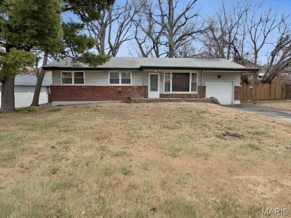 9468 HALLS FERRY Road, St Louis, MO 63136