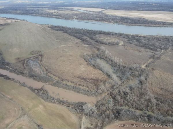 42 County Road , Spiro, OK 74959