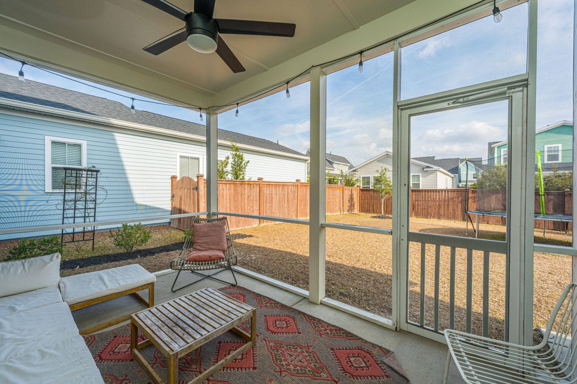 106 True Blue Loop Photo 10