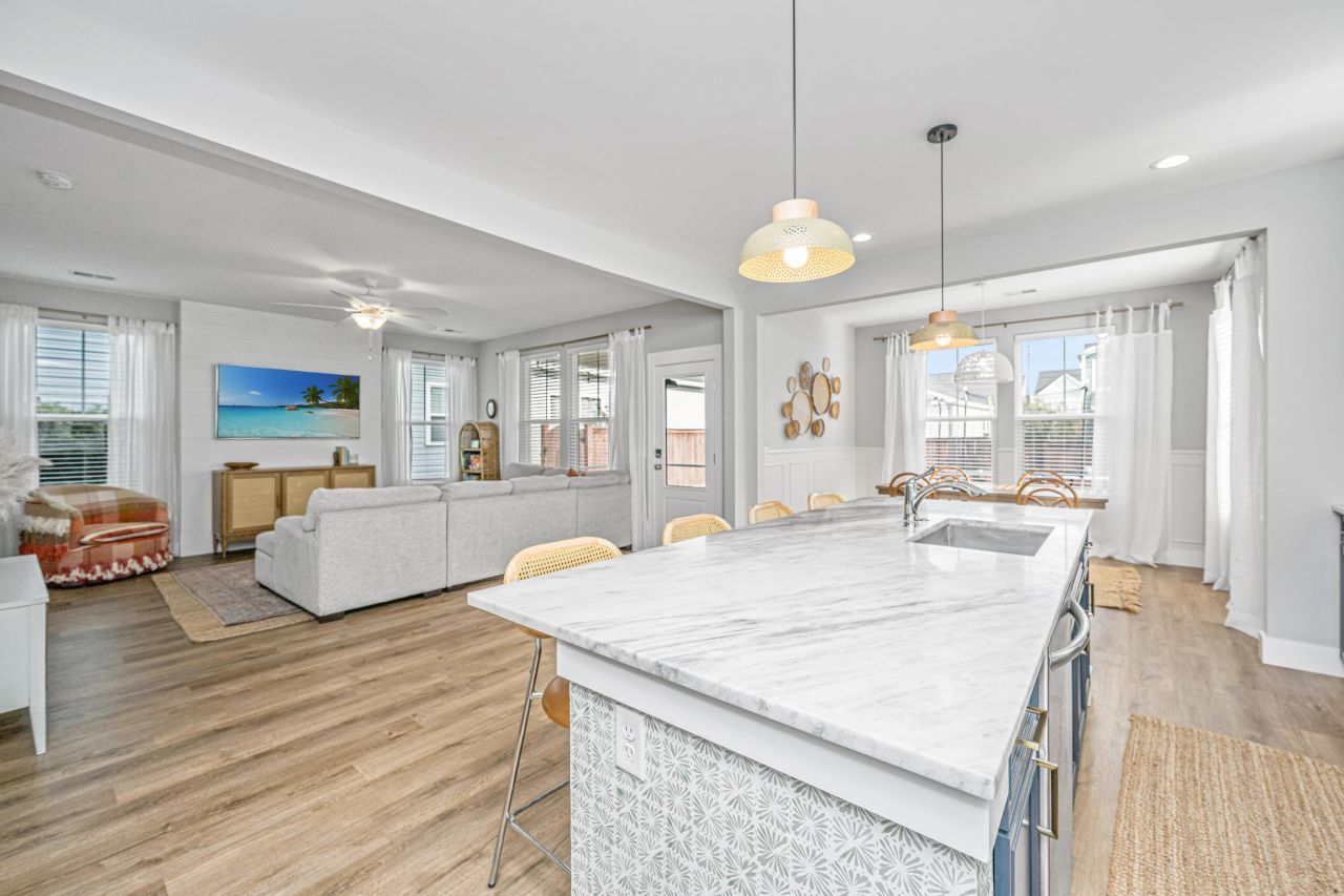 106 True Blue Loop Photo 11