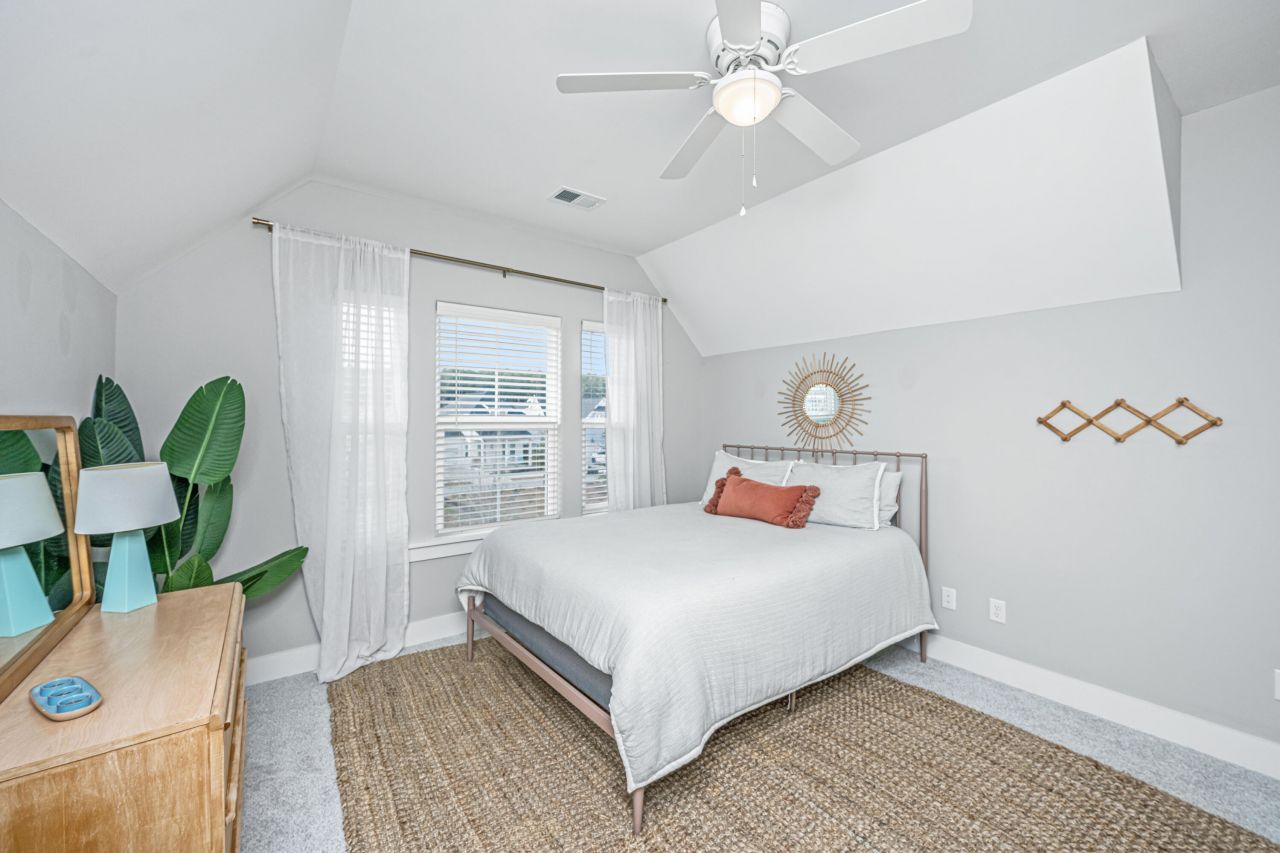 106 True Blue Loop Photo 27