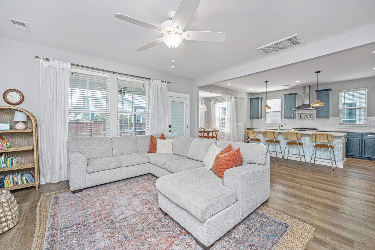 106 True Blue Loop Photo 6