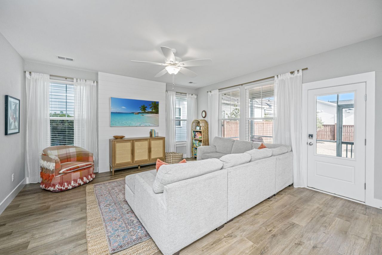 106 True Blue Loop Photo 8