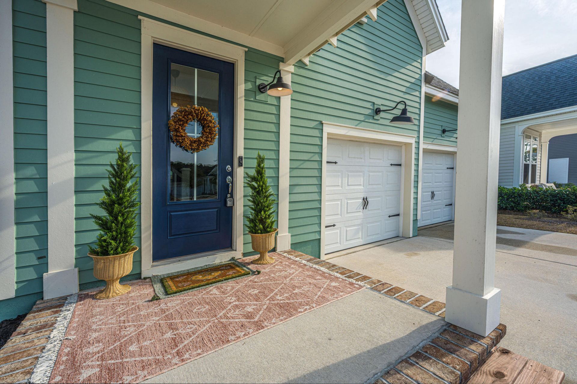 106 True Blue Loop Photo 9
