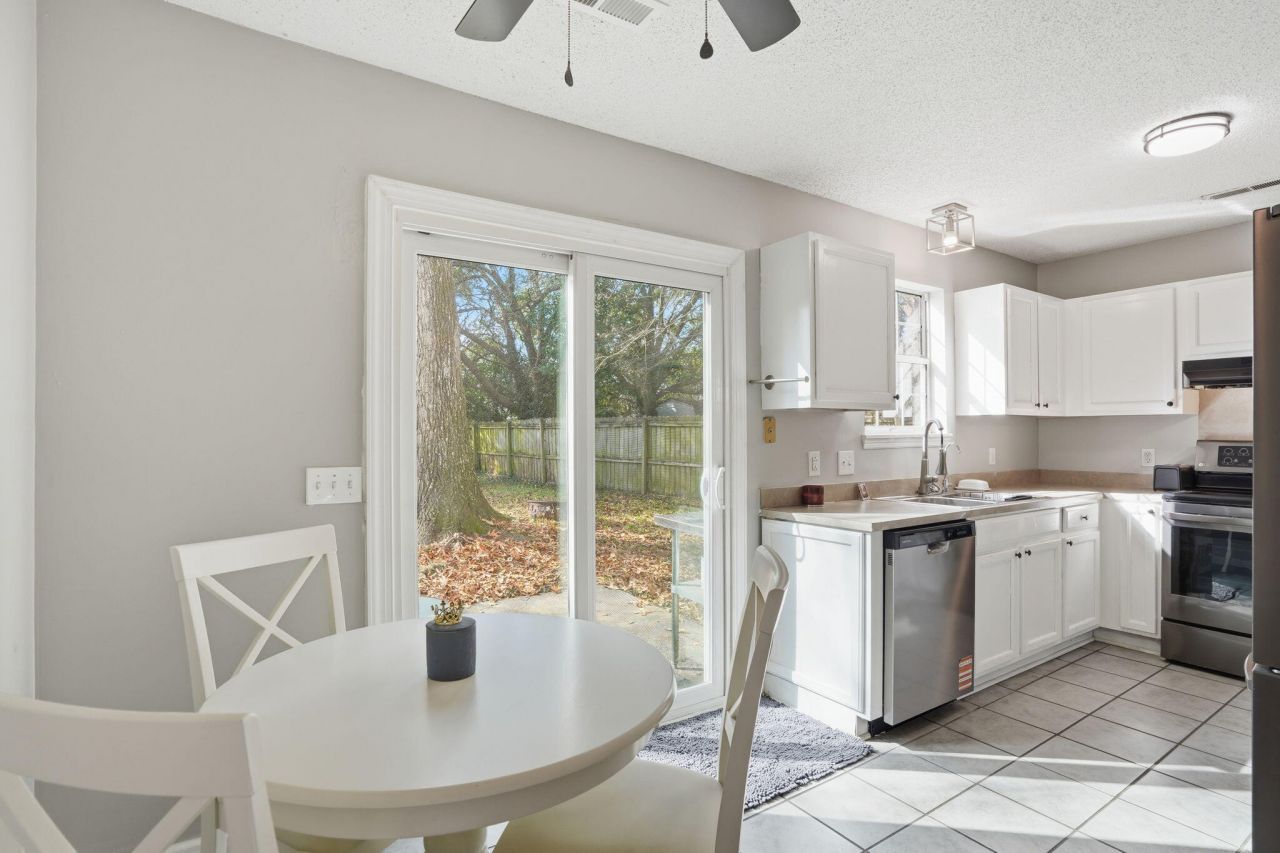 207 Hastings Drive Photo 10