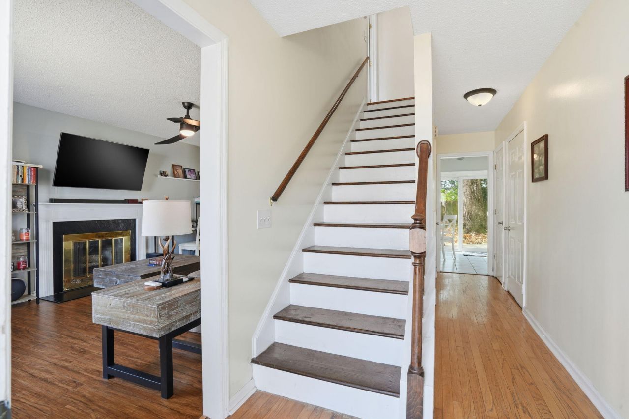 207 Hastings Drive Photo 11