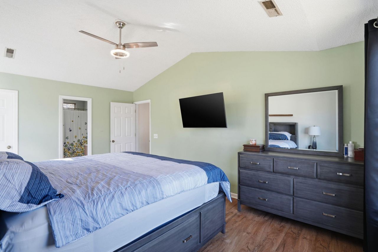 207 Hastings Drive Photo 14