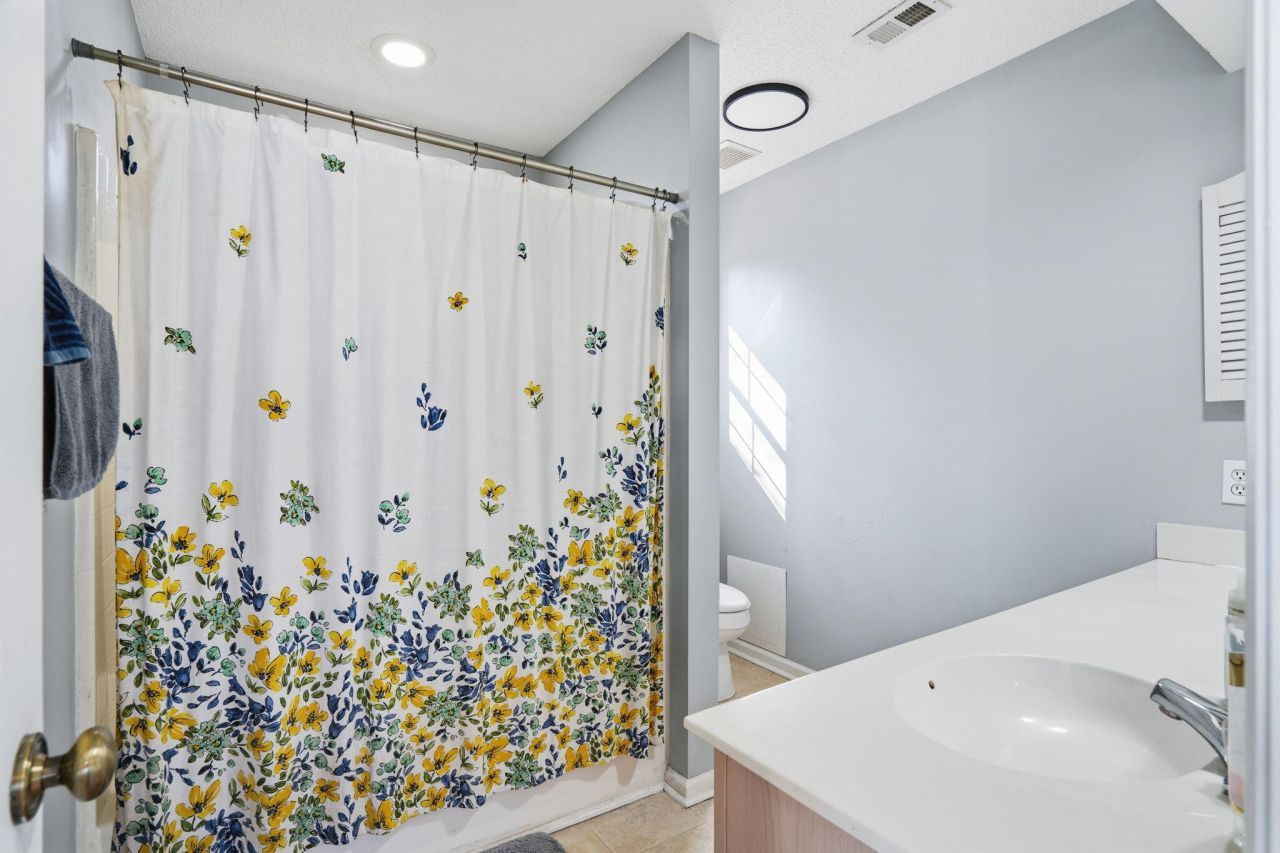 207 Hastings Drive Photo 16