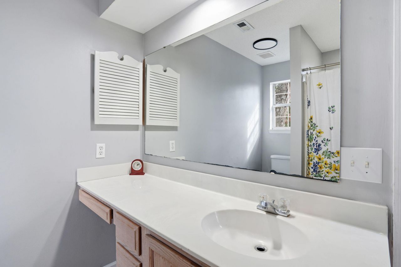 207 Hastings Drive Photo 17