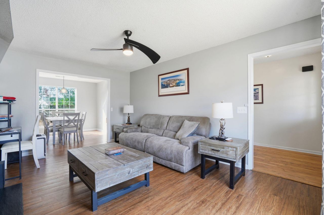 207 Hastings Drive Photo 4