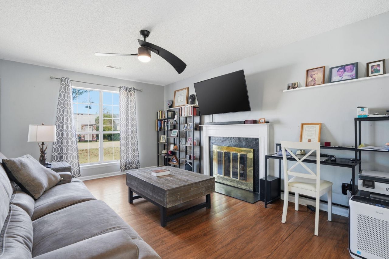 207 Hastings Drive Photo 5