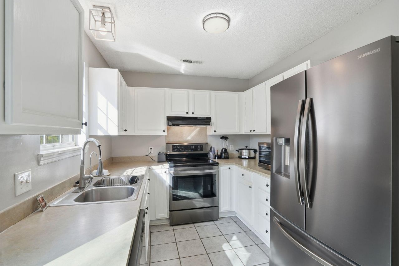 207 Hastings Drive Photo 6