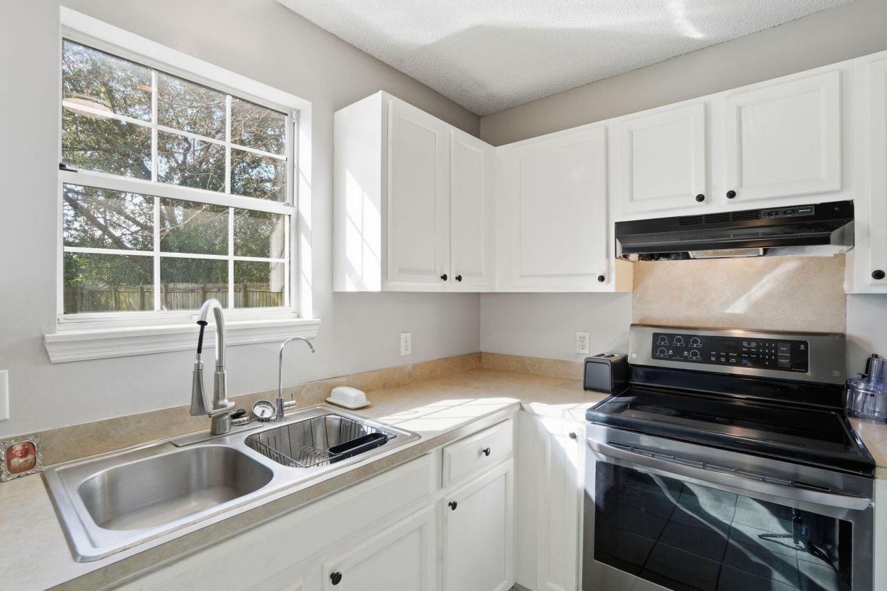 207 Hastings Drive Photo 7