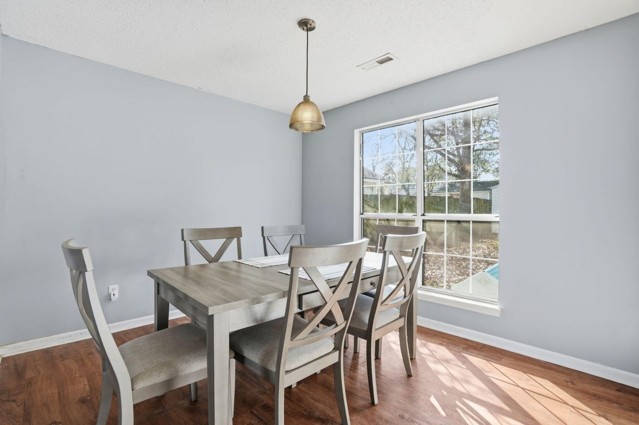 207 Hastings Drive Photo 9