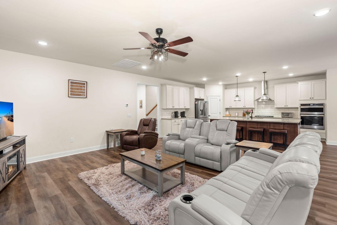 1206 Huron Court Photo 10