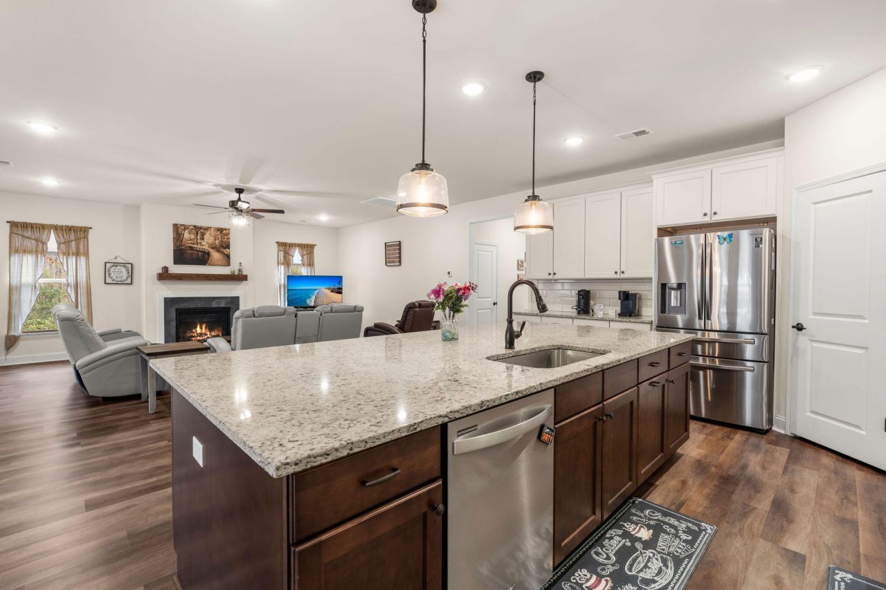 1206 Huron Court Photo 11