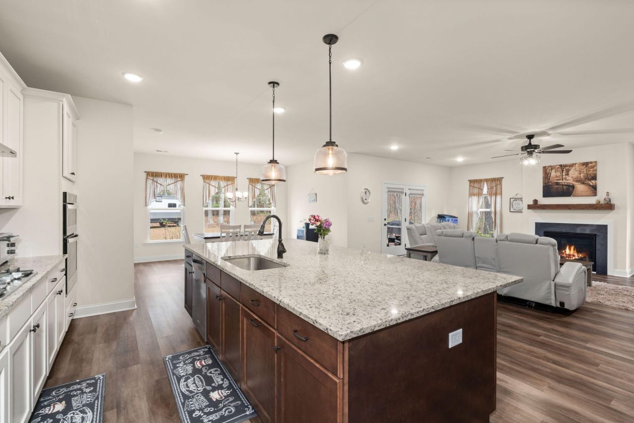 1206 Huron Court Photo 16