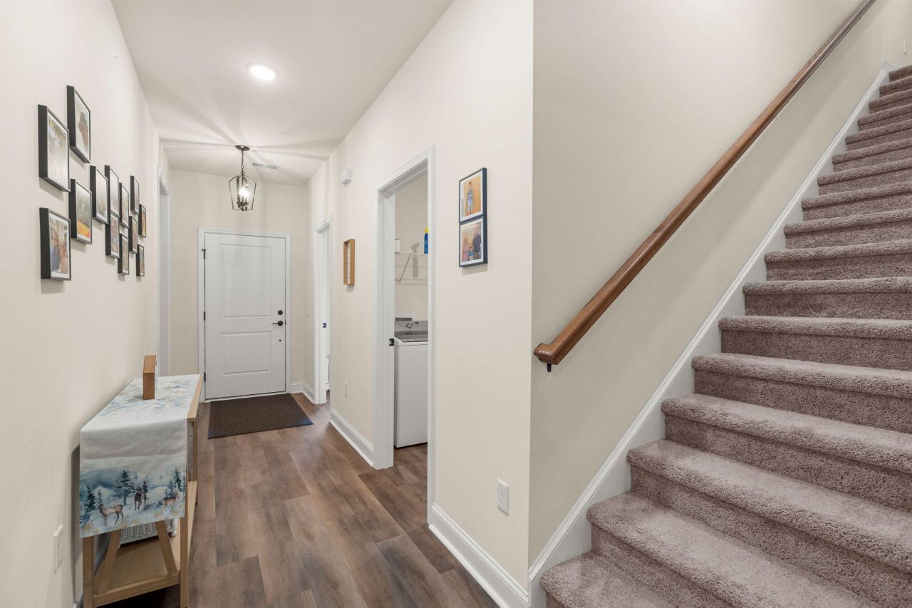 1206 Huron Court Photo 5