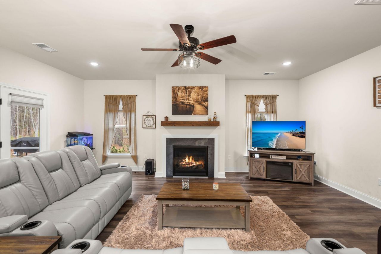 1206 Huron Court Photo 7