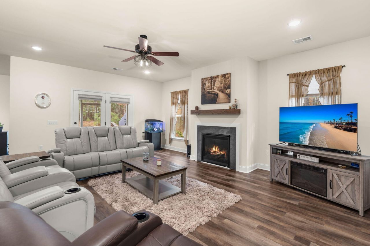 1206 Huron Court Photo 8