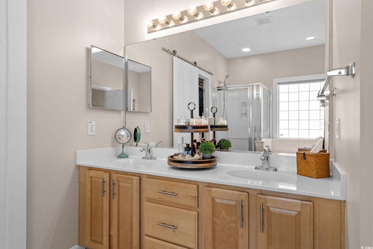 1173 N Blackmoor Dr. Photo 23