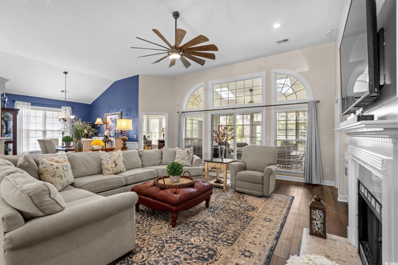 1173 N Blackmoor Dr. Photo 4