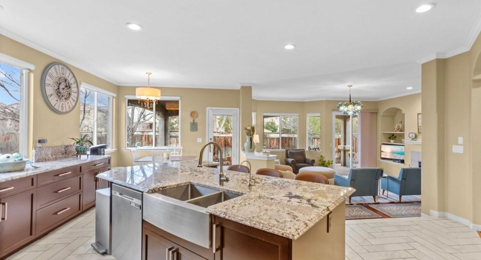 6894 Cinnamon Drive, Sparks, NV 89436 Photo