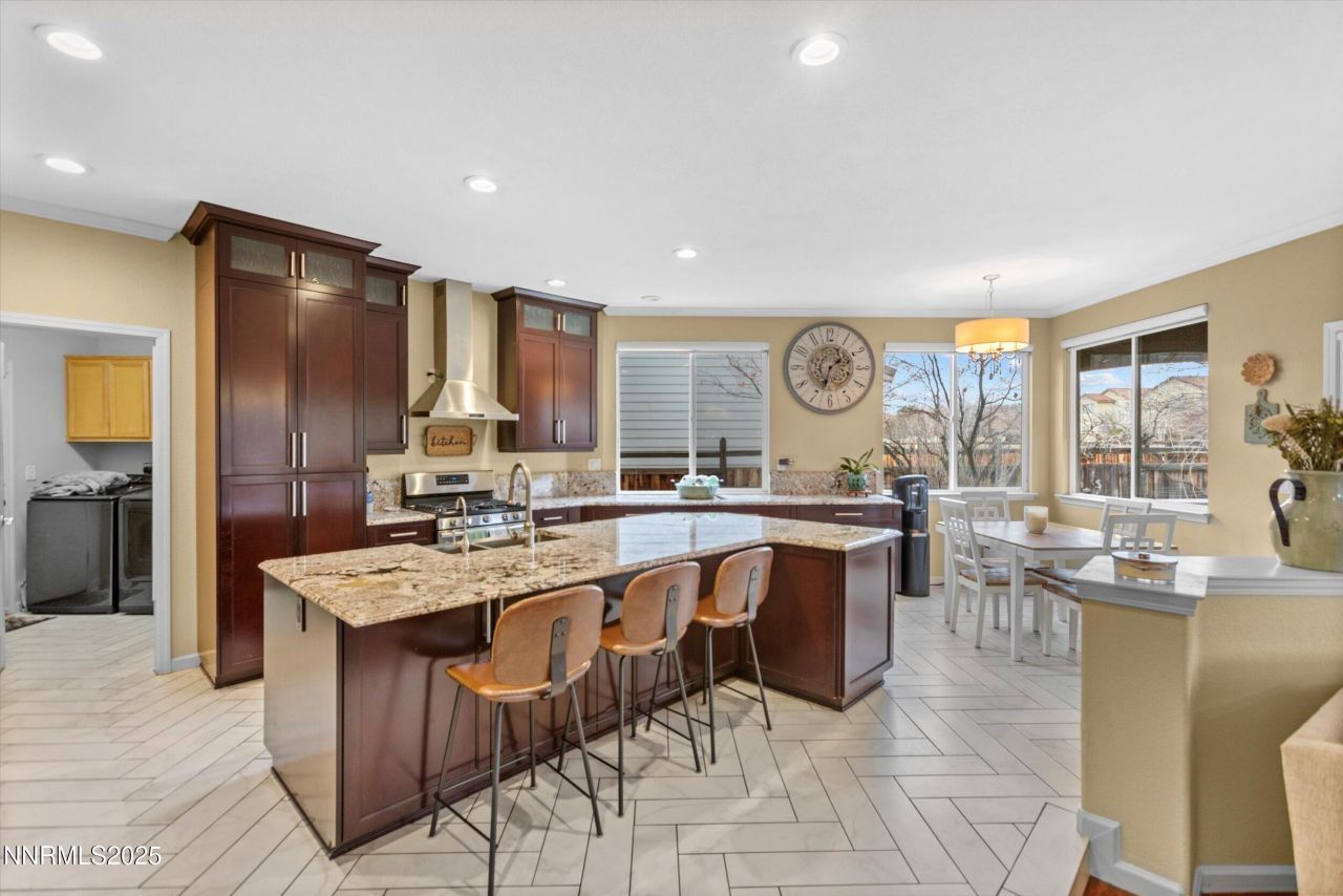 6894 Cinnamon Drive, Sparks, NV 89436 Photo