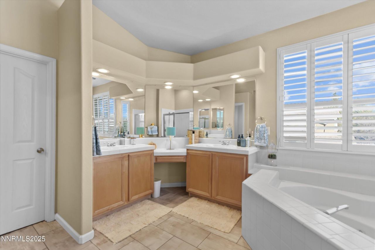 6894 Cinnamon Drive, Sparks, NV 89436 Photo