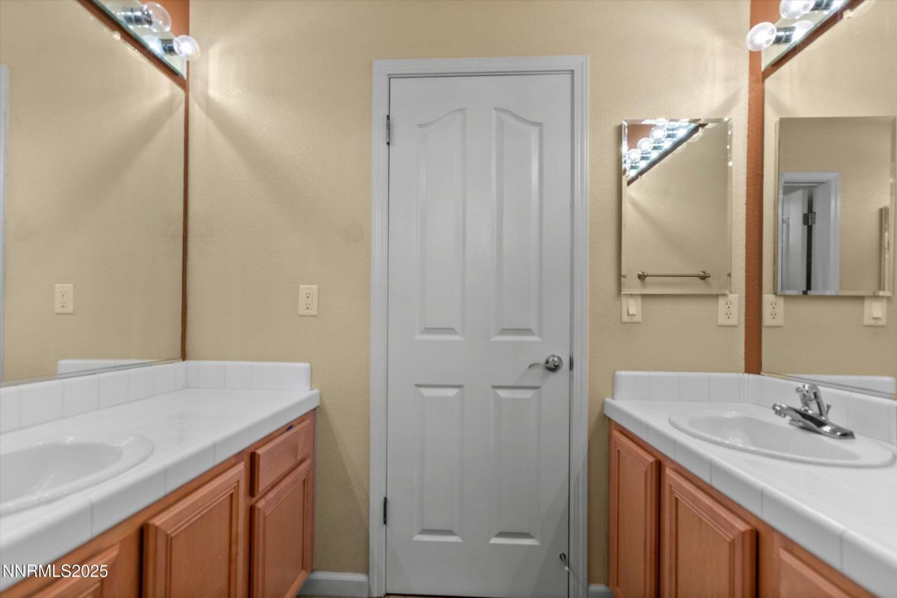 6894 Cinnamon Drive, Sparks, NV 89436 Photo