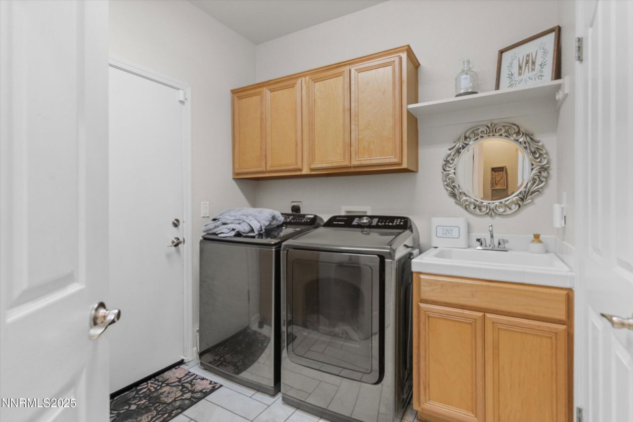 6894 Cinnamon Drive, Sparks, NV 89436 Photo