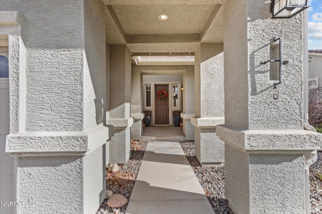 6894 Cinnamon Drive, Sparks, NV 89436 Photo