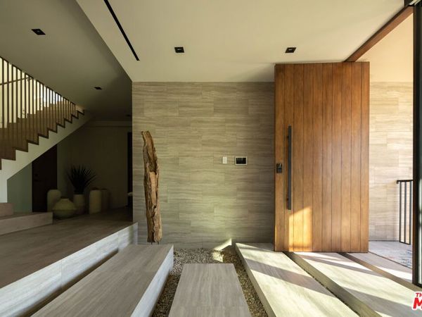 8777 W Hollywood Blvd, Los Angeles, CA 90069