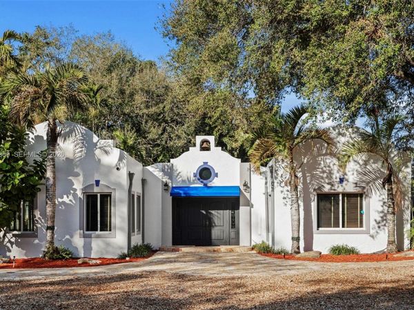 7975 Sunset Dr, Miami, FL 33143