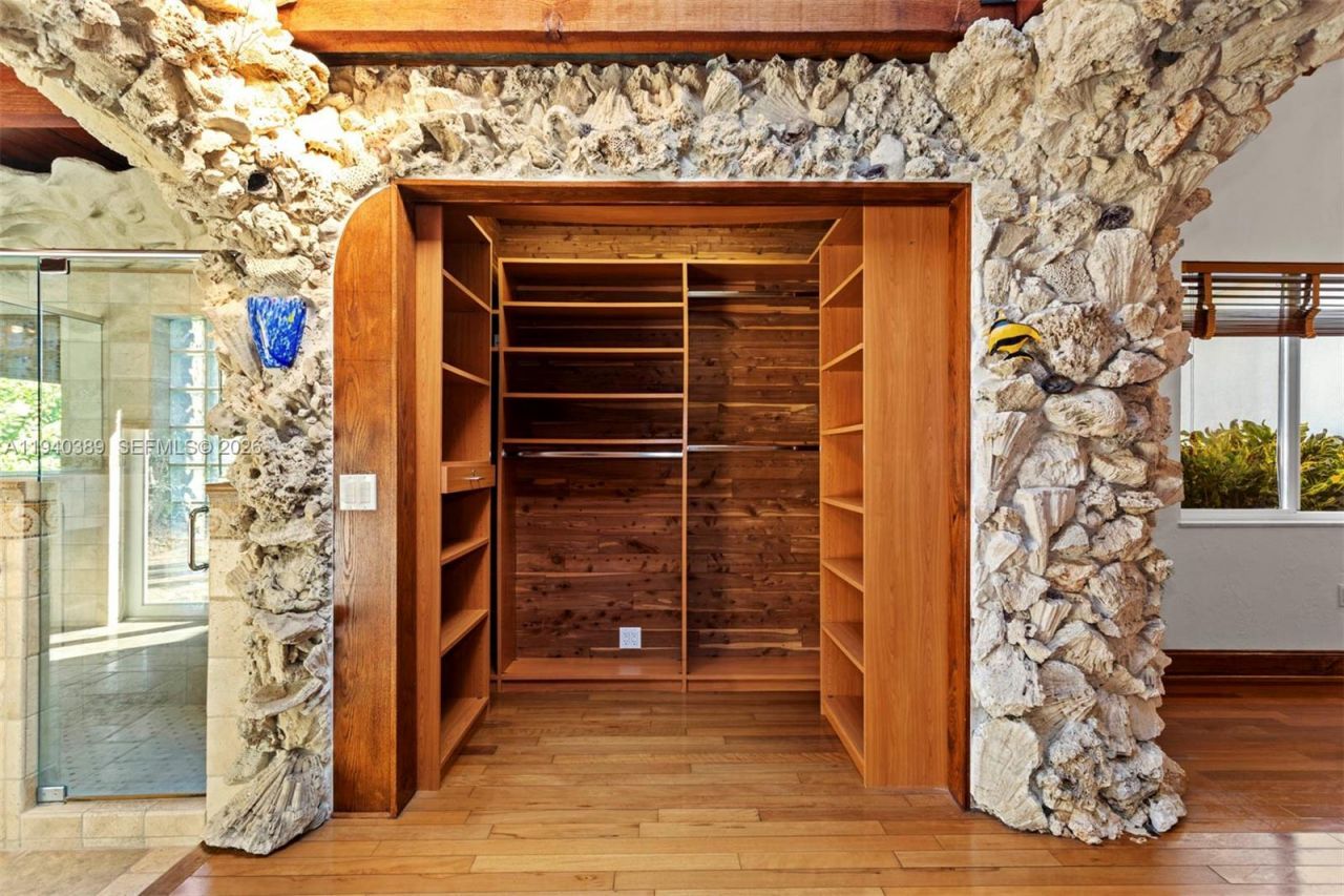 7975 Sunset Dr, Miami, FL 33143 Photo