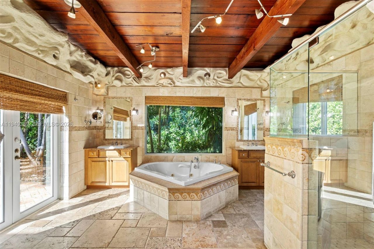 7975 Sunset Dr, Miami, FL 33143 Photo