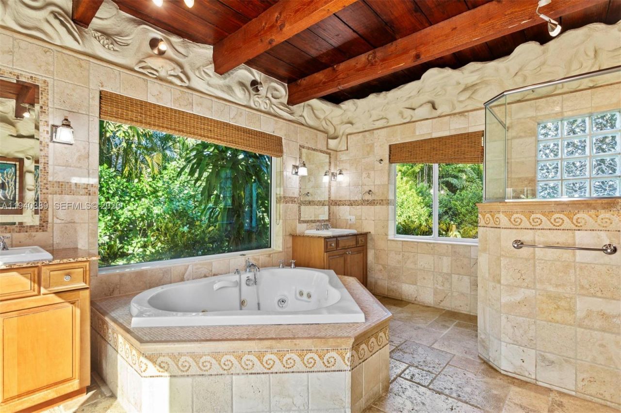 7975 Sunset Dr, Miami, FL 33143 Photo