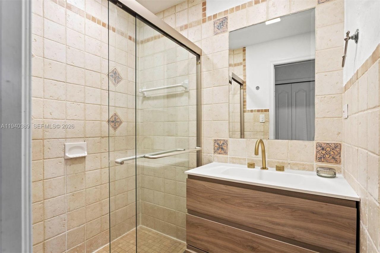 7975 Sunset Dr, Miami, FL 33143 Photo