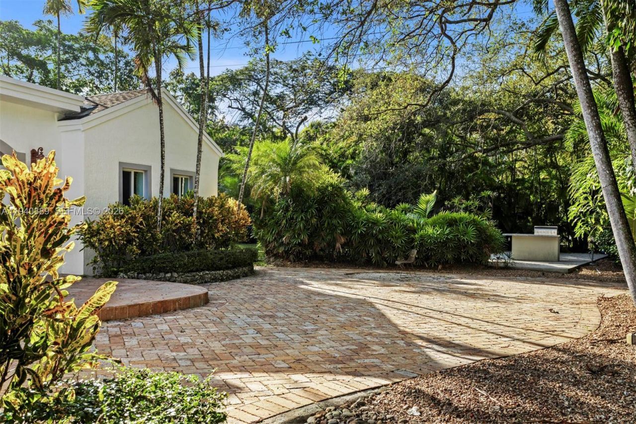 7975 Sunset Dr, Miami, FL 33143 Photo