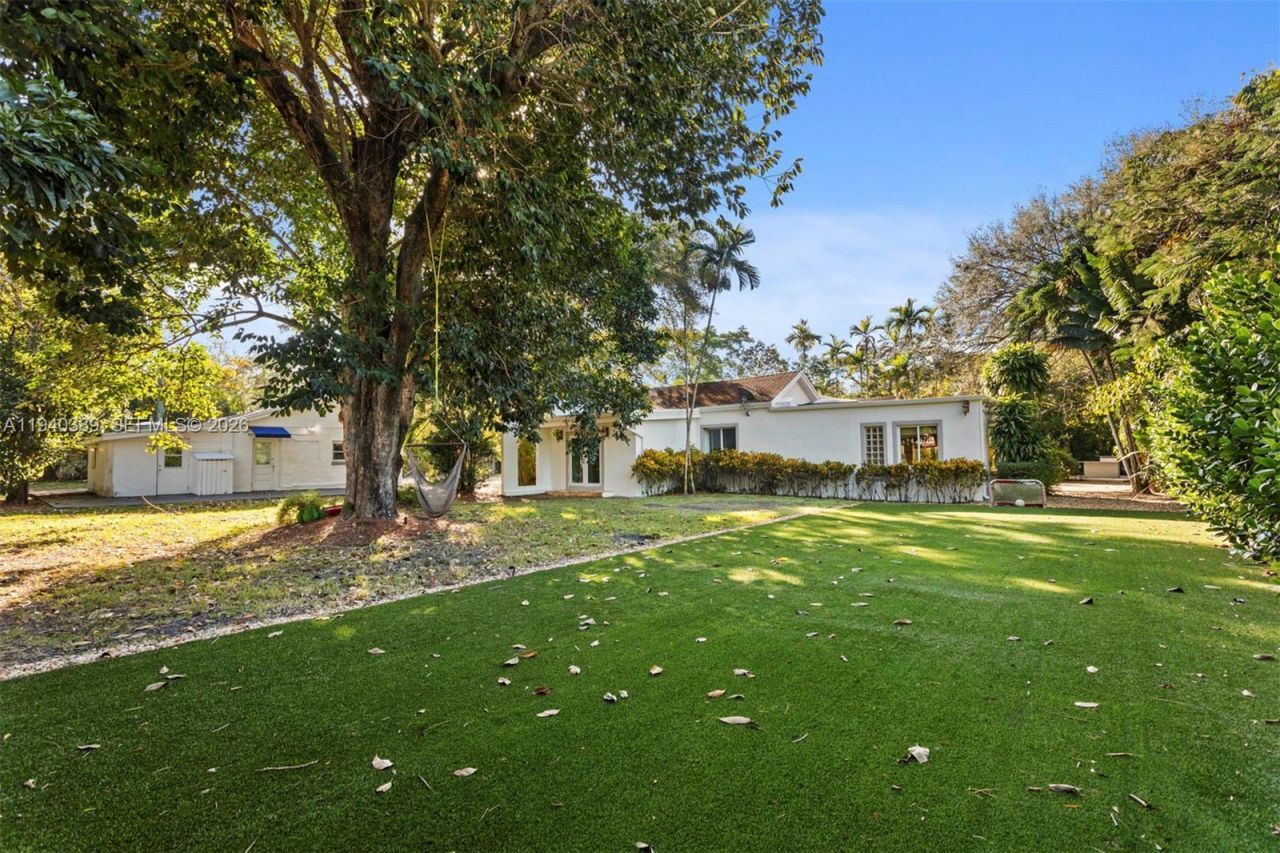 7975 Sunset Dr, Miami, FL 33143 Photo